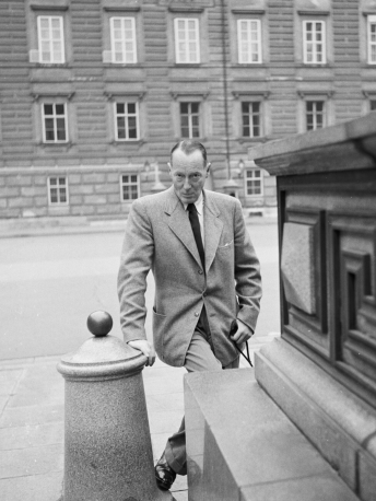 Alexander Lernet-Holenia Porträt von Yoichi Okamoto 1953 © ÖNB/Wien OKA10_131_12 POR MAG