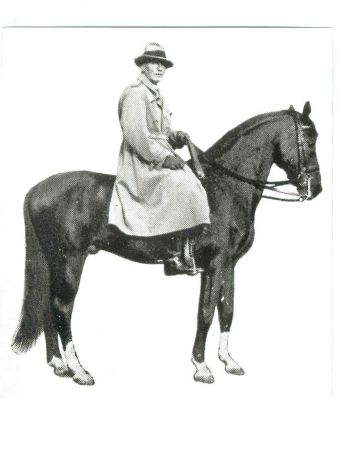 Alexander Lernet-Holenia zu Pferd, um 1935
